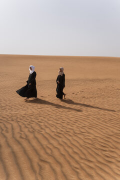 women-wearing-hijab-desert.jpeg