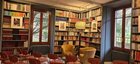 Help us to build the "Hill of Europe" Community Library in Florence Help us to build the "Hill of Europe" Community Library in Florence