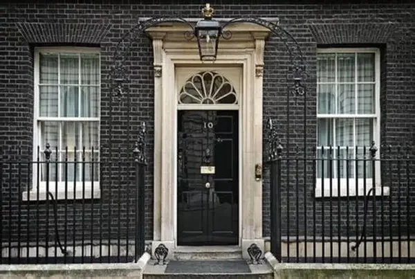 The Transition of UK Government: Starmer Steps Down, Burnham Steps Up