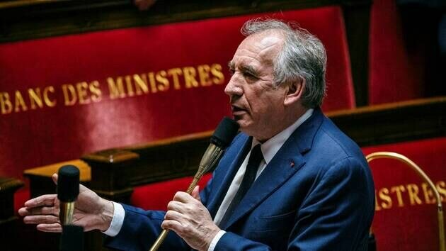 France: le gouvernement de Bayrou renvers&eacute;