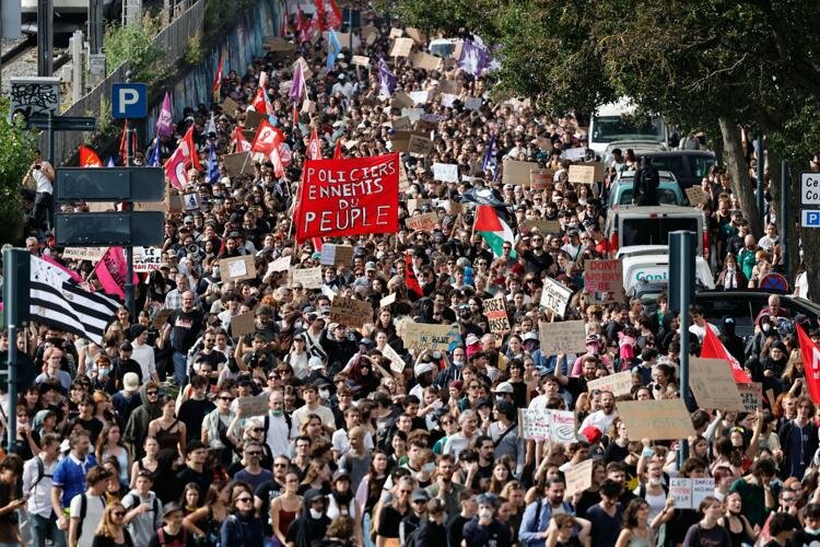 La voix des bancs: la France et la redécouverte d'une communauté dans la rue