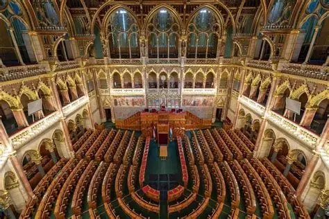 ungheria-parlamento.webp