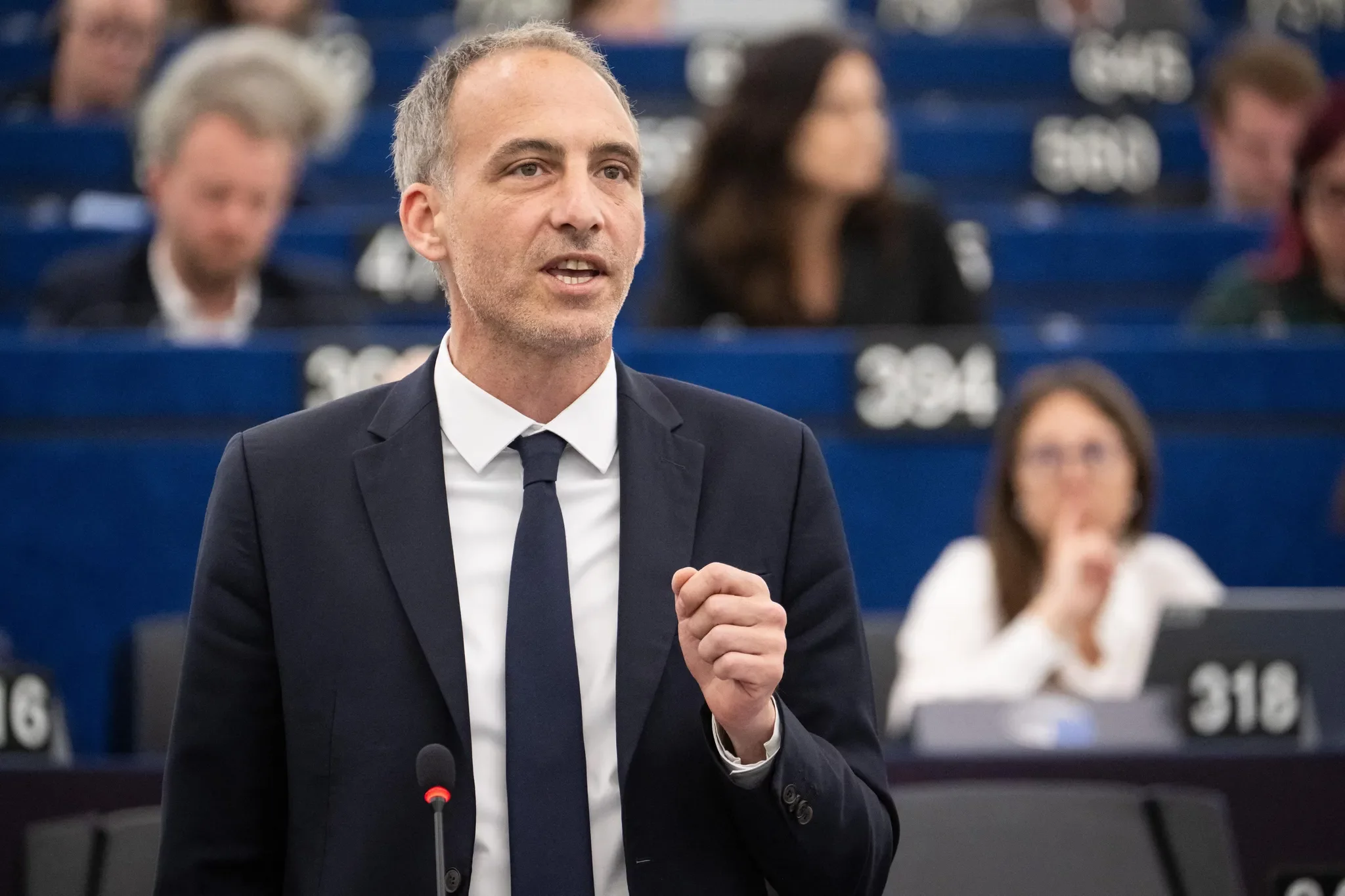 Primaire pour la présidentielle 2027 en France : Glucksmann l'emporte largement dans le camp socialiste