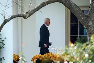 biden-passeggia.webp
