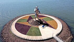 monumento andrés guazurari hotel batista.jpeg monumento andrés guazurari hotel batista.jpeg