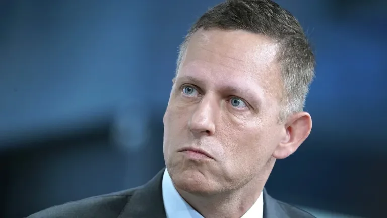 Dialog, l'emersione dell'opaca rete di Palantir