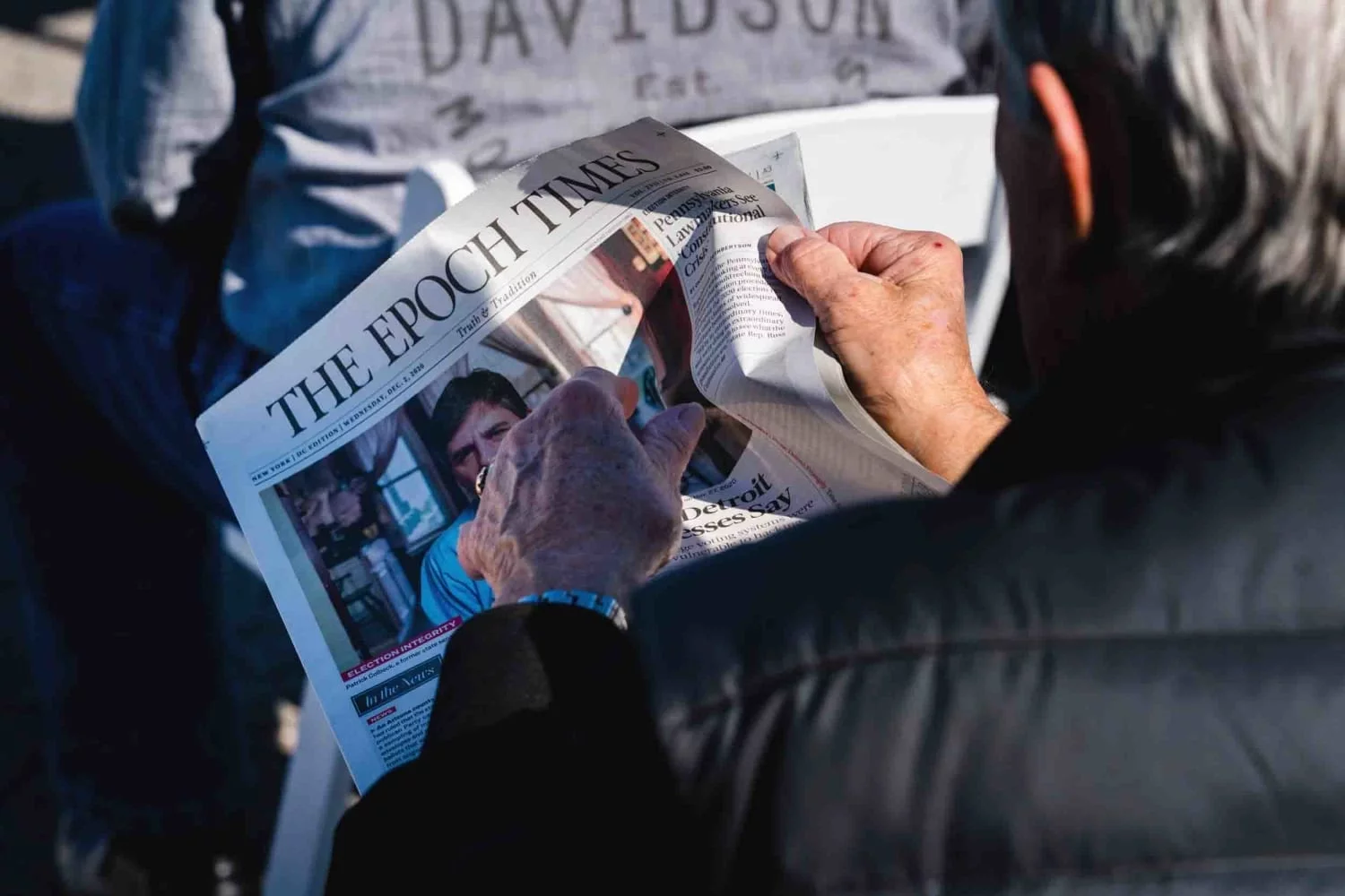 Lo strano caso di Dr. Epoch Times e Mr. Make Money Online
