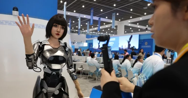 Il sorpasso cinese nel campo dell'AI, e non solo: gli USA tentati dalle ritorsioni, ma... Il sorpasso cinese nel campo dell'AI, e non solo: gli USA tentati dalle ritorsioni, ma...