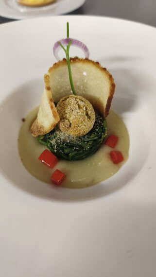 fave e cicorie takeawaypugliacom chef mariano donghia.jpeg