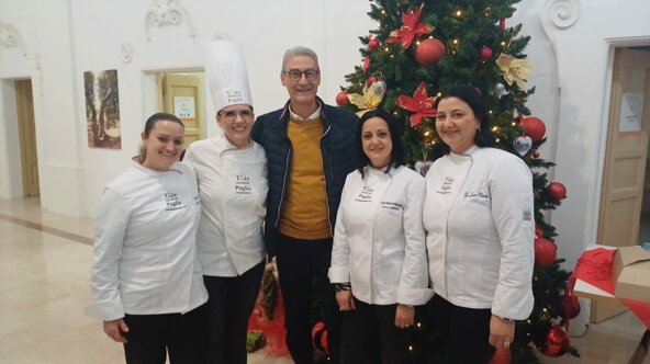 presidente marisa andrisani con assessore politiche sociali ostuni takeawaypuglia.jpeg presidente marisa andrisani con assessore politiche sociali ostuni takeawaypuglia.jpeg