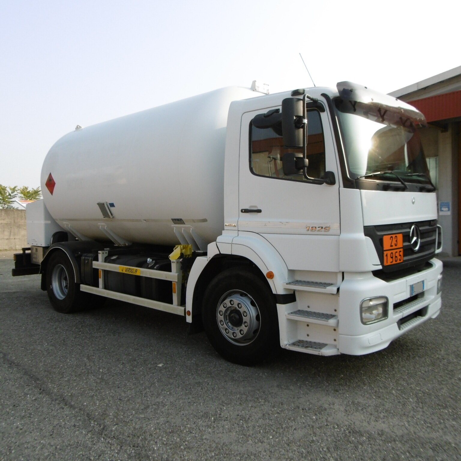 14-DE847 - MERCEDES 18.29 CISTERNA ADR PER GPL