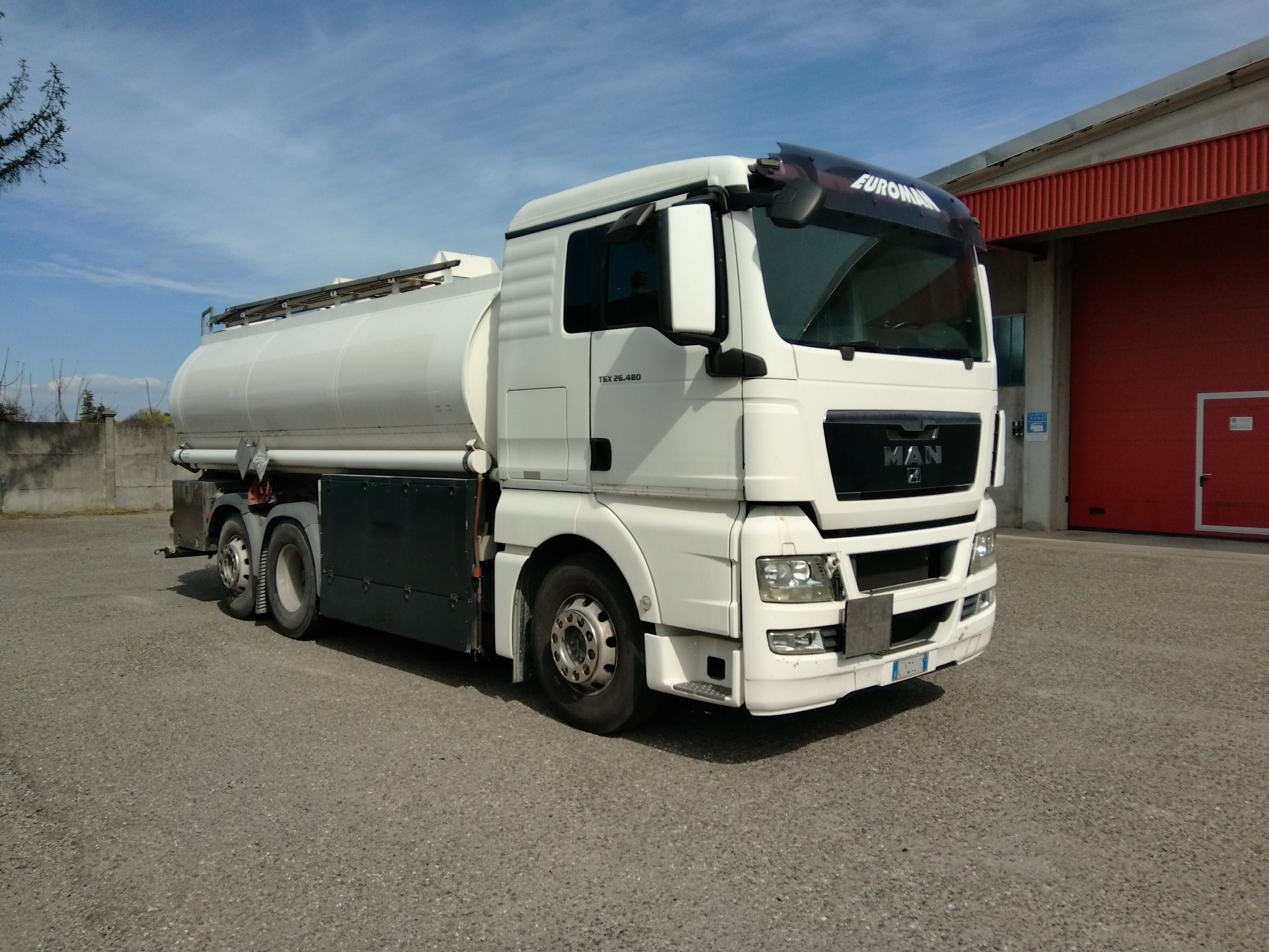 13-EB218 - TANK TRUCK FOR DIESEL DISTRIBUTION
