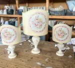 set-tre-lampade-avorio-e-oro-e-cappa-decorata