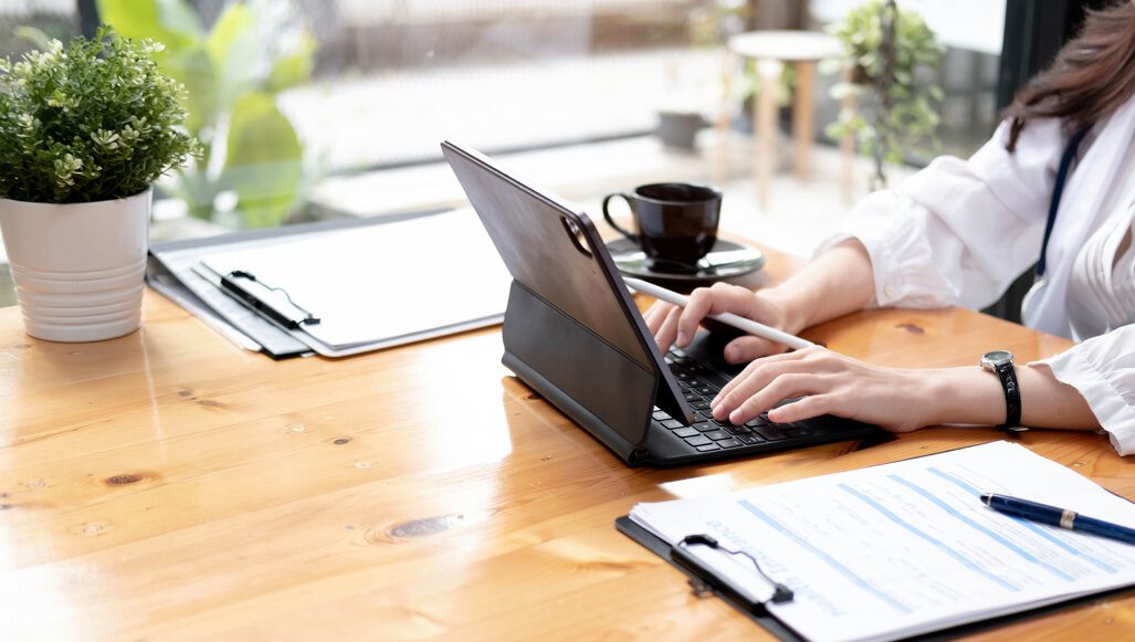 close-up-business-woman-using-calculator-laptop-math-finance-wooden-desk-office-business-working-background-tax-accounting-statistics-analytic-research-concept.jpeg close-up-business-woman-using-calculator-laptop-math-finance-wooden-desk-office-business-working-background-tax-accounting-statistics-analytic-research-concept.jpeg