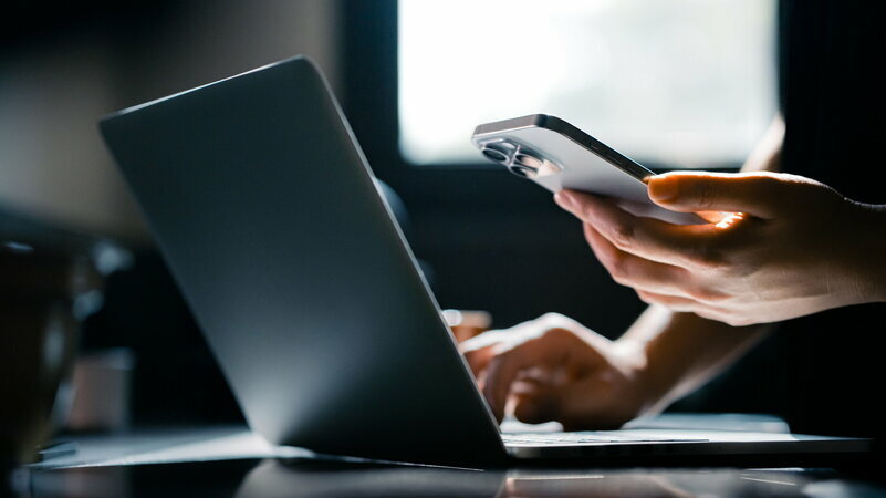 Controllo a distanza e chat aziendali: limiti giuridici, profili privacy e corretto utilizzo