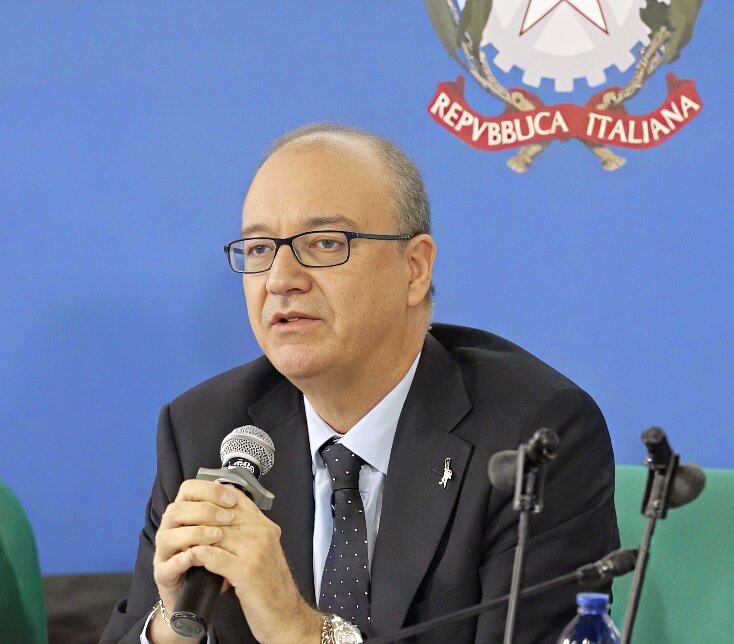 Carta, penna e lettura: strumenti di crescita e di libertà