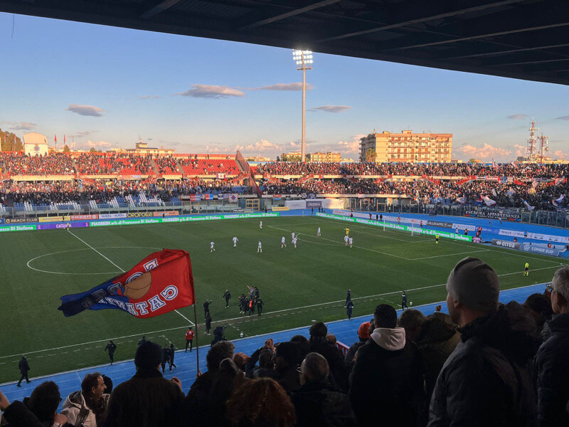 Bruzzaniti inventa e il Catania in 4 minuti trova la doppia rete
