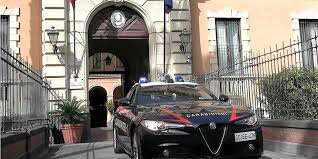 Blitz dei carabinieri: 38 ordinanze per droga, estorsioni e armi da guerra