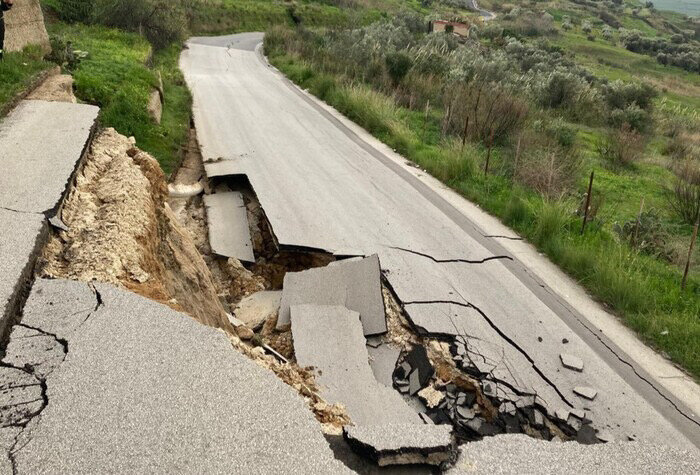 Niscemi, la frana fa paura: un migliaio di evacuati