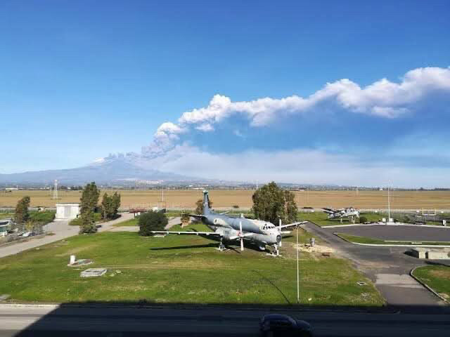 L'Etna paralizza ancora Fontanarossa ma non Siigonella L'Etna paralizza ancora Fontanarossa ma non Siigonella