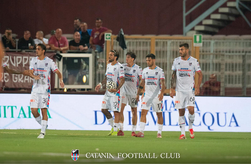 Il Catania travolge il Giugliano, vetta sempre piu vicina