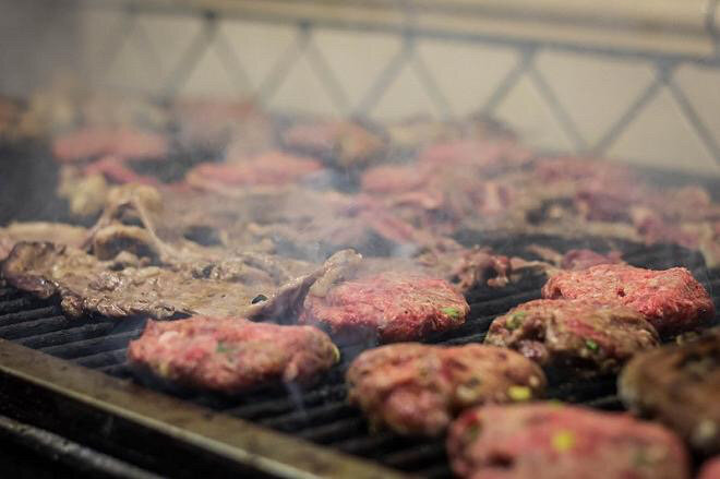 Salvo Pogliese prende posizione sulla carne di cavallo