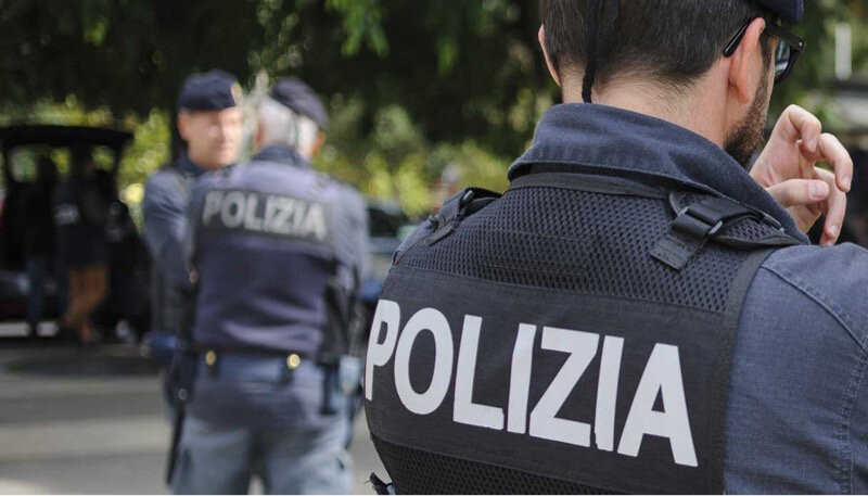 Catania, ucciso a coltellate nel parcheggio di un supermercato Catania, ucciso a coltellate nel parcheggio di un supermercato
