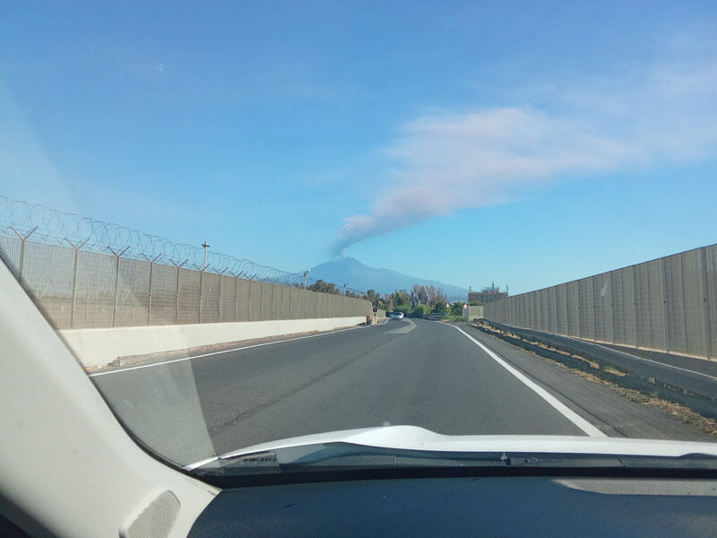 Catania, aeroporto chiuso fino alle 14 per la cenere dell'Etna