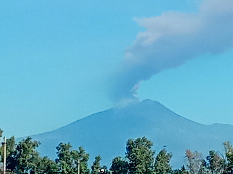 Etna, fuoco e cenere: voli dirottati, giornata da incubo Etna, fuoco e cenere: voli dirottati, giornata da incubo