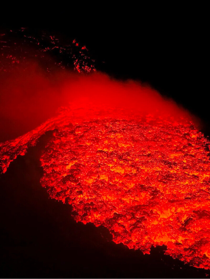 Etna, spettacolo di lava e lapilli Etna, spettacolo di lava e lapilli
