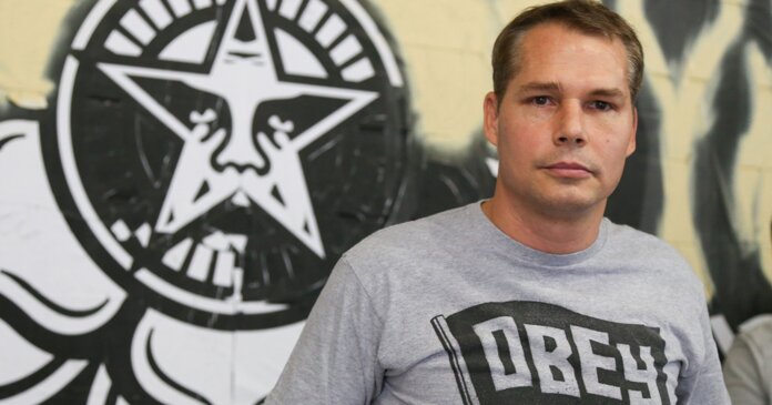 【希少・世界115枚限定】Obey Giantアート:スタイル（シアン） Obey Giant - Obey Giant added a new photo.