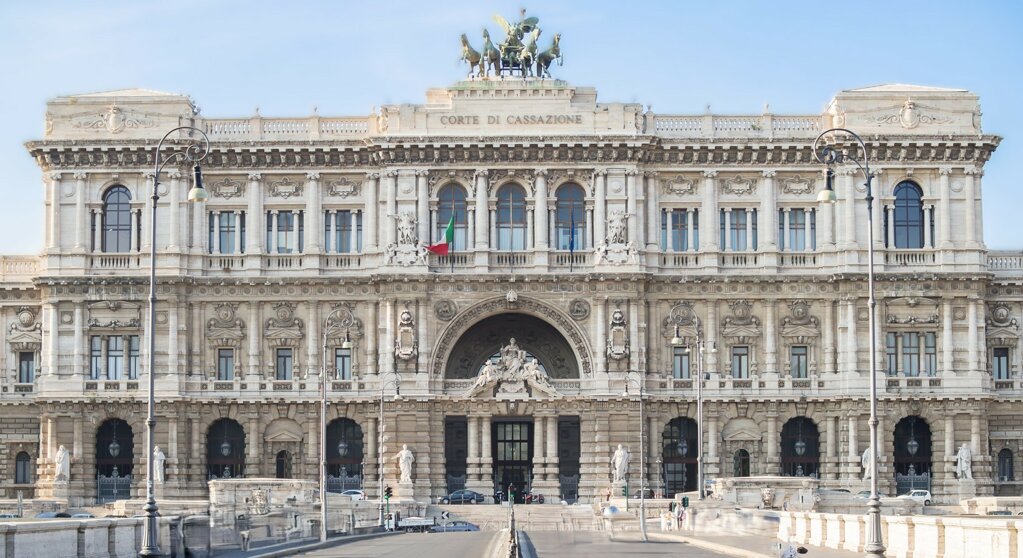 palazzo_di_giustizia_a_ponte_umberto_i-1-2048x1118.jpeg