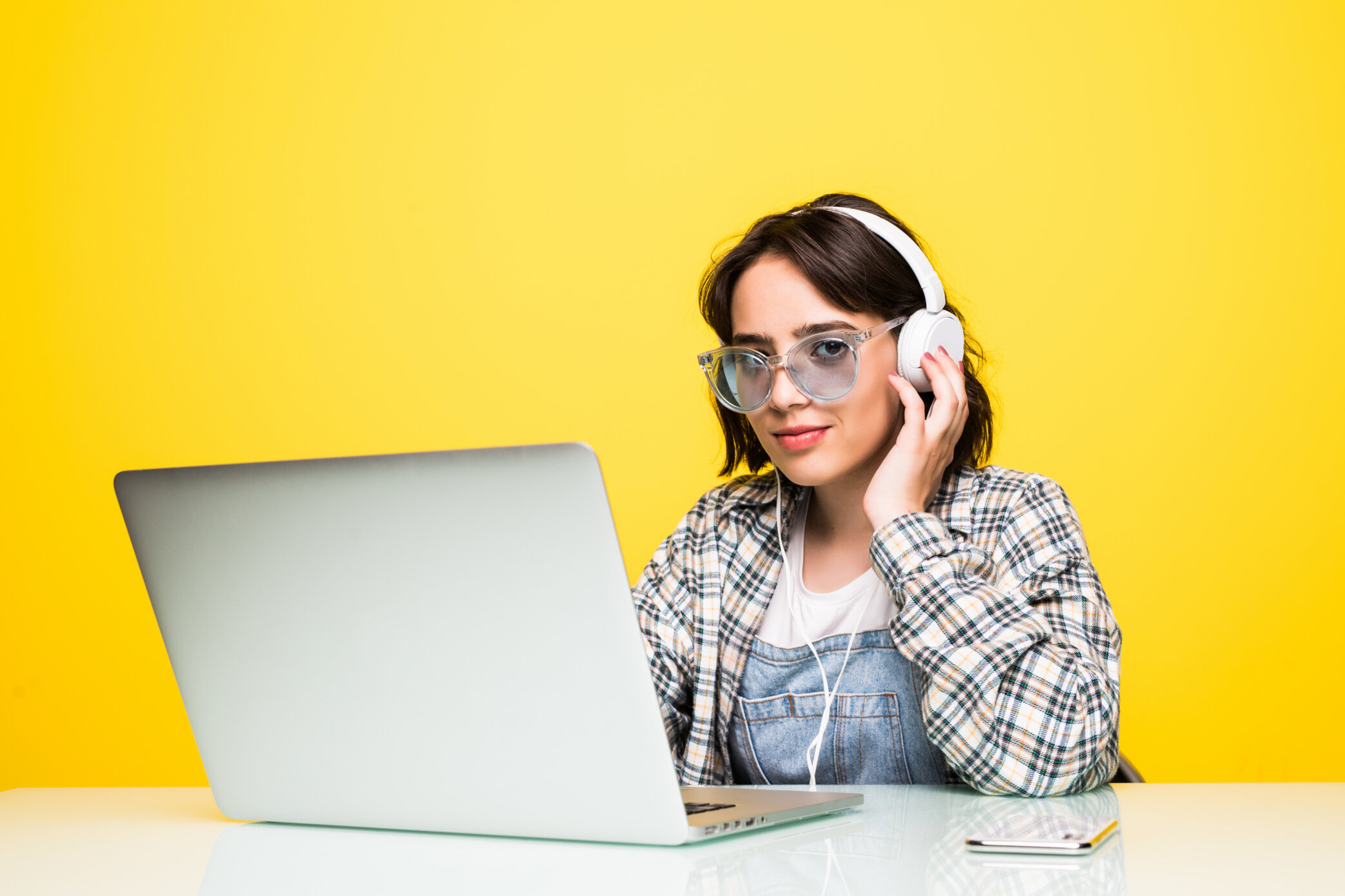 young-woman-working-desk-with-laptop-isolated.jpeg