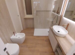 small-bathroom-with-modern-design-style.jpeg