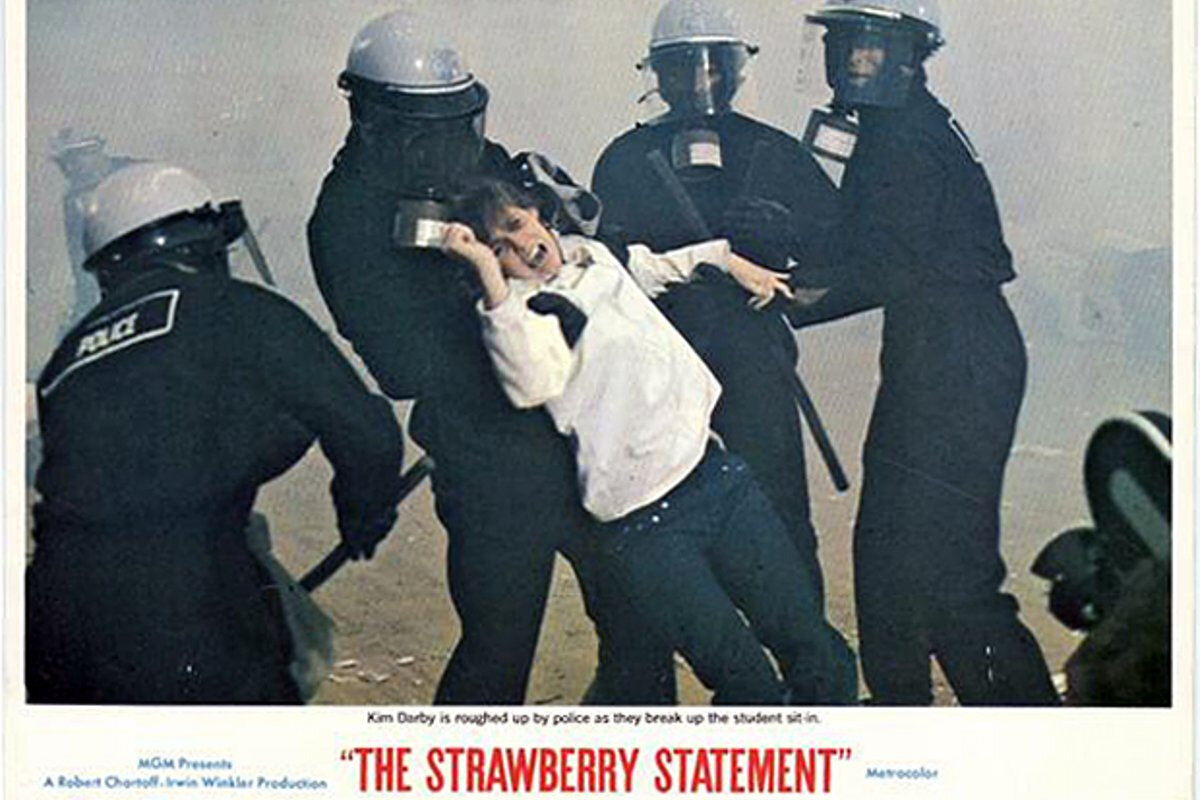 fragole-sangue-manifesto-1627230071.jpg fragole-sangue-manifesto-1627230071.jpg