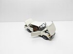 bmw-1600-2-avorio-del-1966-118-artigianale-base-autoart-millennium