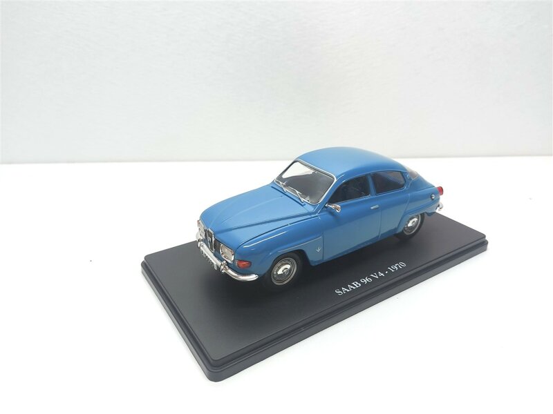 saab-96-v4-blu-del-1970-124-auto-vintage-centauria-danneggiata