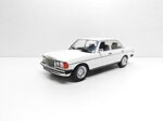 mercedes-benz-230e-w123-bianco-del-1975-118-artigianale-base-kk-scale