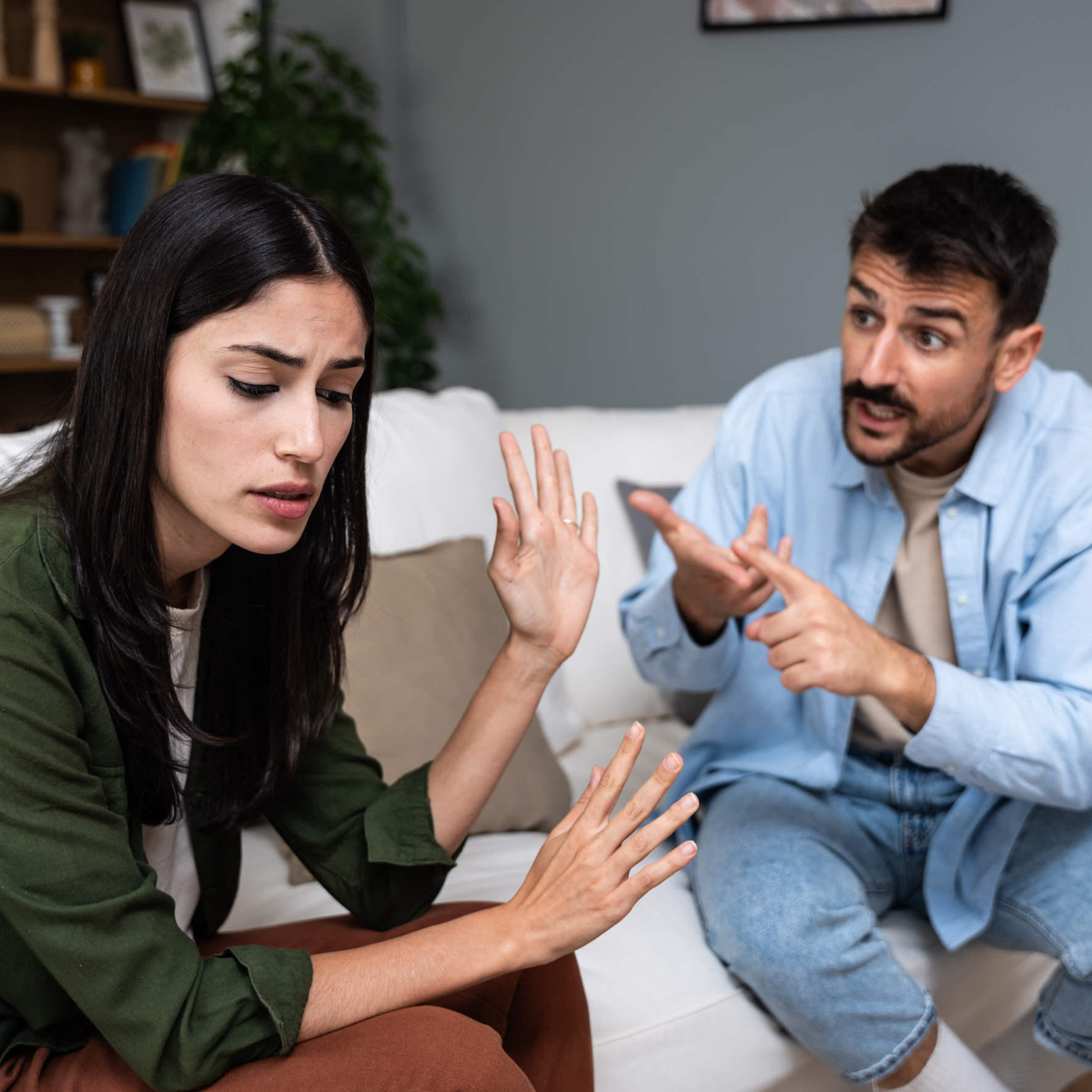 Gaslighting: cos&rsquo;&egrave;, come si manifesta e come riconoscerlo davvero