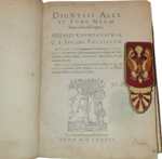 dionisio-d-alessandria-pomponio-mela-de-situs-orbis-descriptio-aethici-cosmographia-ci-solini-polyistor-in-dionysii-poematium-commentarij-ab-henr-stephano-scripta-necnon-annotationes-eius-parigiginevra-excudebat-h-stephanus-1577