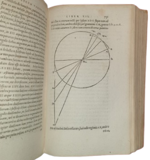 gerolamo-cardano-de-rerum-varietate-libri-xvii-iam-denuo-ab-in-numeris-mendis-summa-cura-ac-studio-repurgati-pristino-nitori-restituti-adiectus-est-capitum-rerum-sententiarum-notatu-dignissimarum-basileae-per-sebastianum-henricpetri