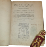 dionisio-d-alessandria-pomponio-mela-de-situs-orbis-descriptio-aethici-cosmographia-ci-solini-polyistor-in-dionysii-poematium-commentarij-ab-henr-stephano-scripta-necnon-annotationes-eius-parigiginevra-excudebat-h-stephanus-1577