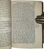 girolamo-menghi-flagellum-daemonum-exorcismos-terribiles-potentissimos-et-efficaces-remedia-efficacissima-in-malignos-spiritus-expellendos-insieme-con-fustis-daemonum-adiurationes-formidabiles-venetiis-dominicum-malduram-1608