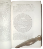 ambrosius-aurelius-theodosius-macrobius-aurelii-macrobii-ambrosii-theodosii-quae-exstant-omnia-diligentissime-emendata-et-cum-optimis-editionibus-collata-ut-ex-praefatione-manifestum-patavii-excudebat-josephus-cominus-1736