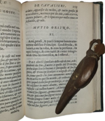 francesco-sansovino-origine-de-cavalierinella-quale-tratta-l-inventione-l-ordine-la-dichiaratione-cavaleria-di-collana-di-croce-di-sprone-in-venetia-appresso-camillo-rutilio-borgomineri-1566