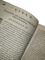 scipione-ammirato-discorsi-sopra-cornelio-tacito-nei-quali-si-contiene-il-fiore-di-tutto-quello-che-si-trova-sparso-ne-libri-delle-attioni-de-principi-e-del-buono-o-cattivo-loro-governo-in-padova-presso-pauolo-franbotto-1642