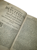 scipione-ammirato-discorsi-sopra-cornelio-tacito-nei-quali-si-contiene-il-fiore-di-tutto-quello-che-si-trova-sparso-ne-libri-delle-attioni-de-principi-e-del-buono-o-cattivo-loro-governo-in-padova-presso-pauolo-franbotto-1642