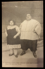 cannon-le-colosse-geant-hollandais-le-plus-lourd-du-monde-pesant-738-livres-avec-sa-sur-rarissima-cartolina-originale-di-primo-900-riguardante-il-mondo-sei-freaks