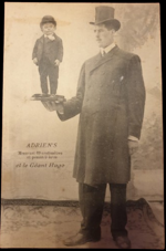 adriens-mesurant-69-centimetres-et-pesant-9-kilos-et-le-geant-hugo-rarissima-cartolina-originale-di-fine-800-o-primo-900-riguardante-il-mondo-dei-freaks