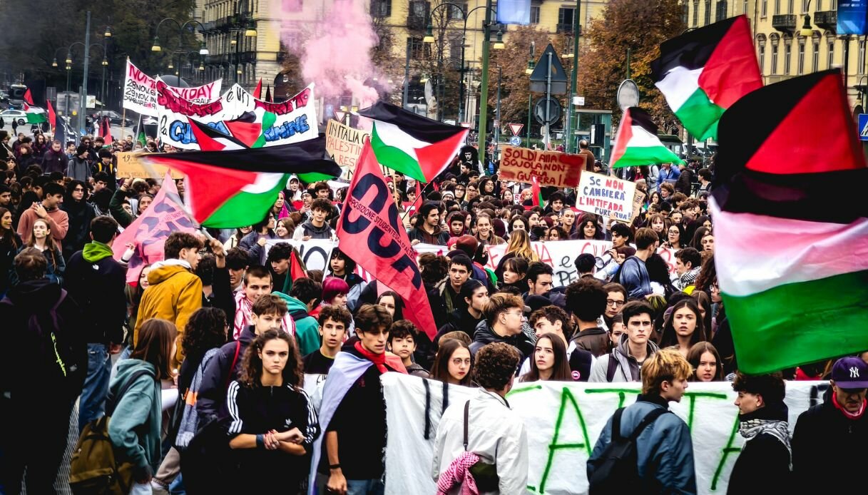 OGNI GIORNO È NO MELONI DAY